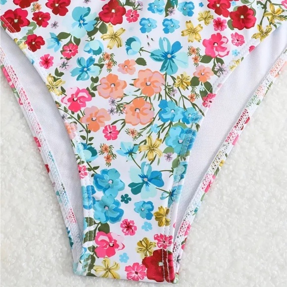 NWOT Floral Strapless Bikini Set - Picture 4 of 4
